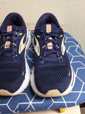 Brooks Adrenaline GTS 23